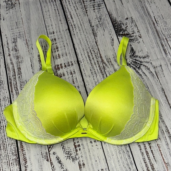 Victoria's Secret Green Bra Intimates & Sleepwear - Picture 1 of 7